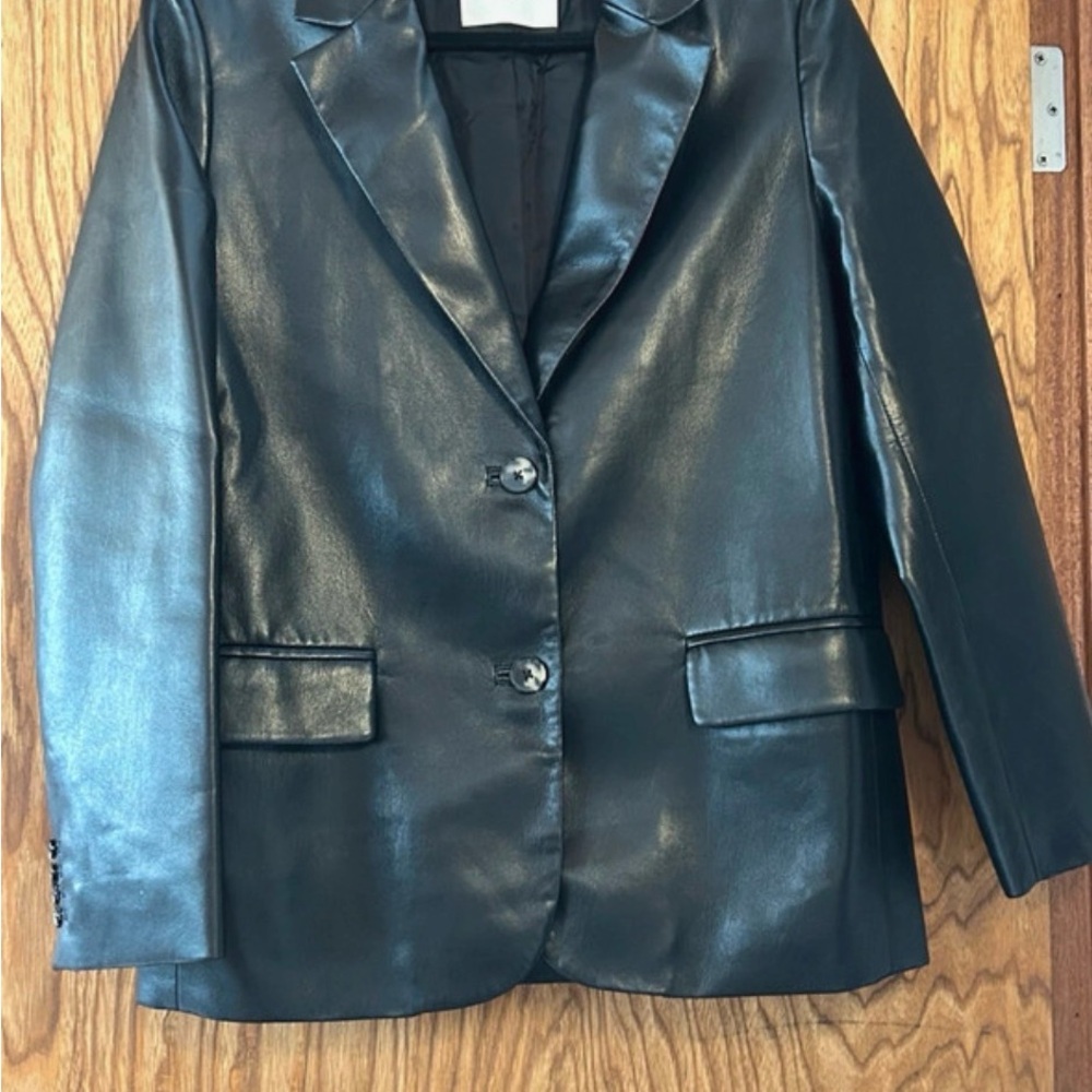 Aritzia Wilfred Faux Leather Women's Blazer